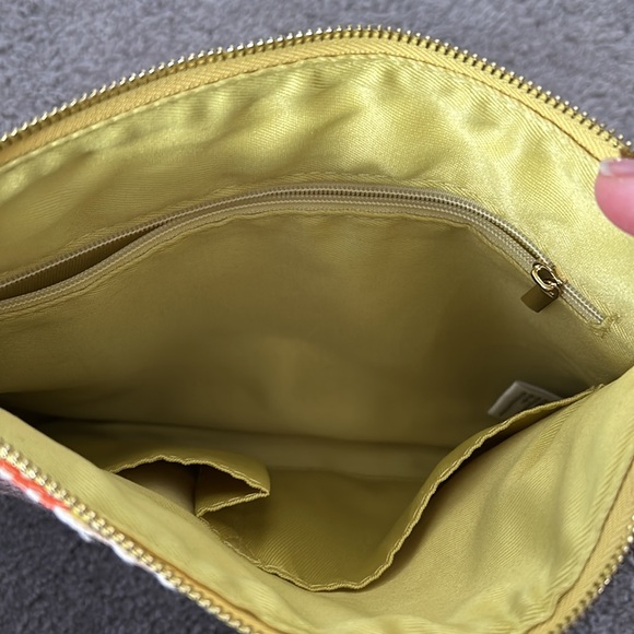 Clutch - Picture 3 of 3